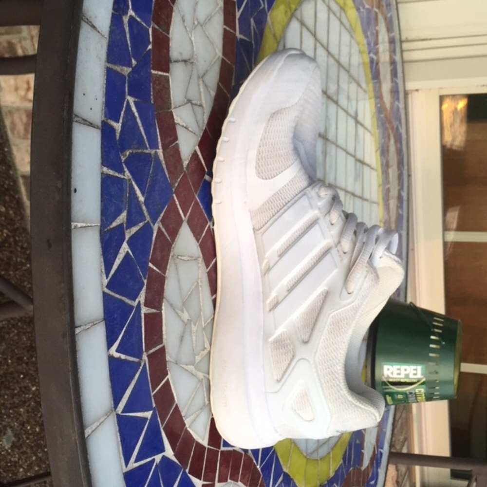 white adidas cloudfoam shoes